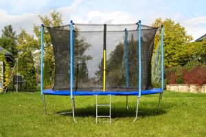 Jak wybrać trampolinę ogrodową?
