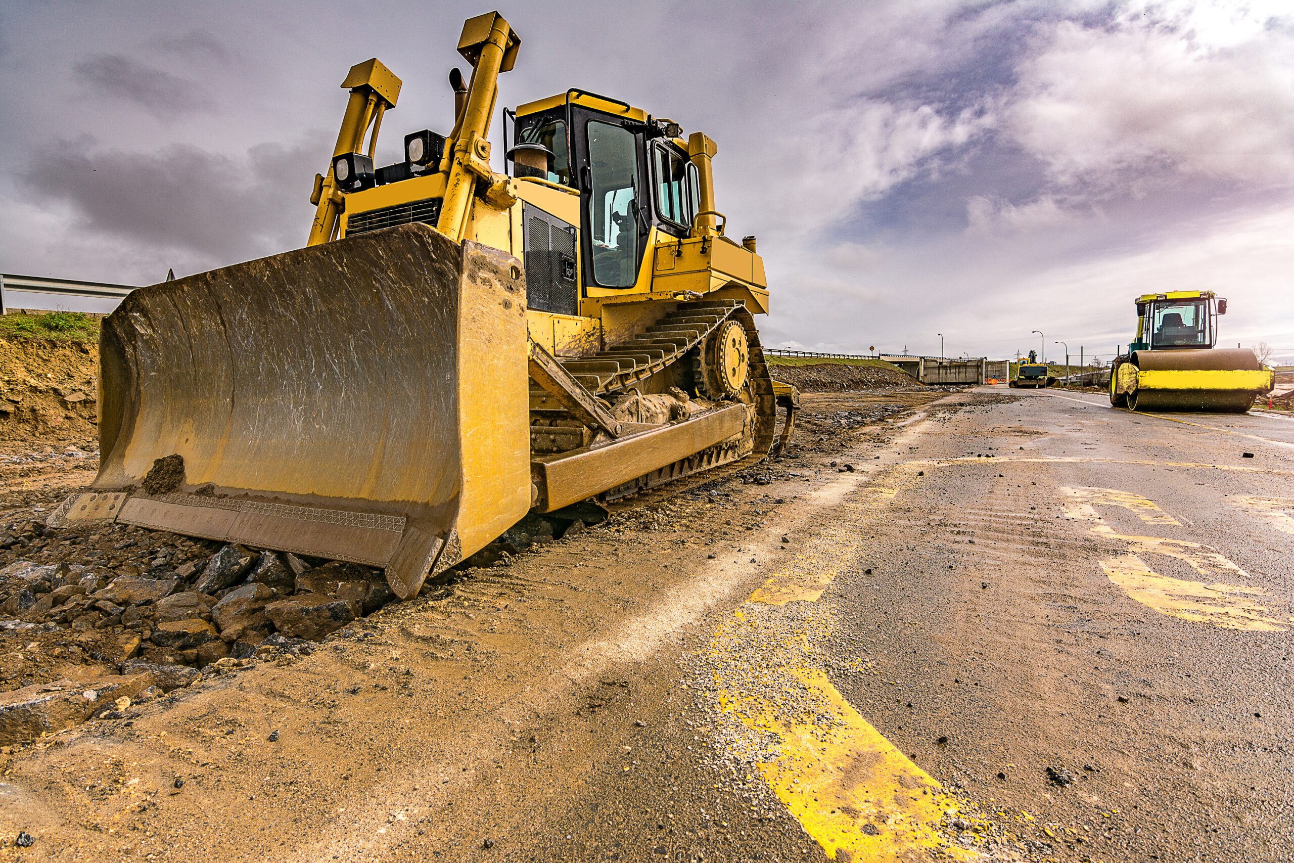 Sprawne i bezpieczne prowadzenie prac budowlanych drogi dzięki dobrej organizacji ruchem drogowym