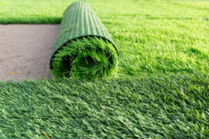 Jakie są zalety syntetycznej trawy do ogrodu?