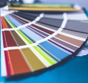 Próbki farb – jak mogą pomóc w malowaniu mieszkania?
