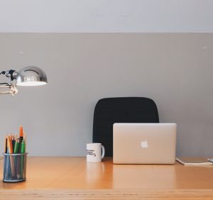 Lampka biurkowa do nauki – jaką wybrać