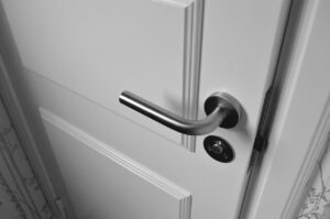 Klamki do drzwi wewnętrznych - jak dobrać odpowiednią?