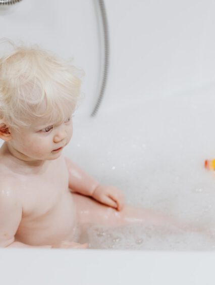 Jakie akcesoria kąpielowe dla dzieci są niezbędne?