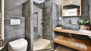 Poznaj najmodniejsze style aranżacji łazienek