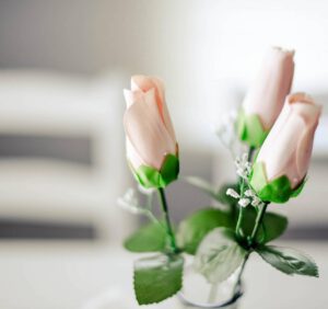 Jak dobrać sztuczne kwiaty do nowoczesnego mieszkania?