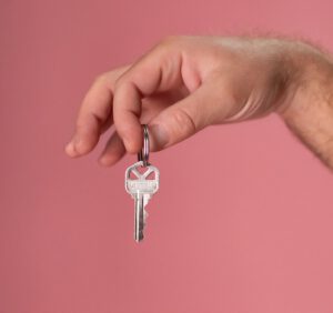 Jeden klucz do wszystkich pomieszczeń w gospodarstwie domowym – czy to bezpieczne?