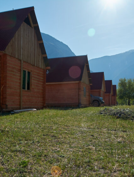 Drewniane domy bez pozwolenia: eko-rewolucja w budownictwie
