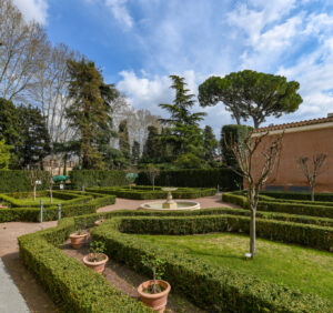 Magia włoskiego designu: jak stworzyć ogród w stylu włoskim?