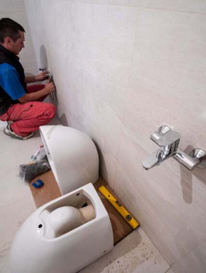 Ile trwa remont łazienki i jak przeprowadzić go efektywnie?