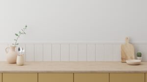 Na tym obrazku można zobaczyć ścianę w kuchni, która została ozdobiona eleganckimi białymi panelami, dodającymi przestrzeni nowoczesnego i czystego wyglądu. Białe panele doskonale kontrastują z innymi elementami wystroju, tworząc świeży i jasny efekt w całym wnętrzu. Ta minimalistyczna i stylowa aranżacja ścian w kuchni doda harmonii i optycznie powiększy przestrzeń