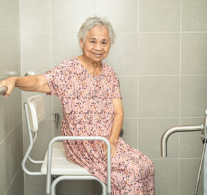 Udoskonalanie łazienek dla seniorów: praktyczne porady dla bezpiecznej przestrzeni