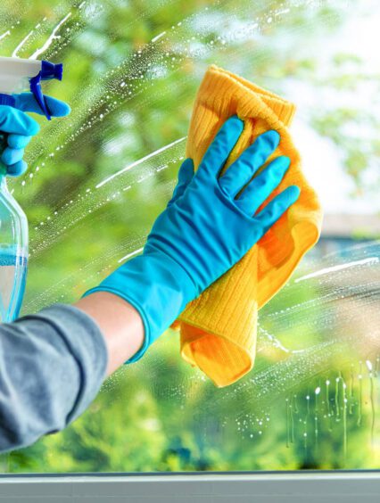 Mycie okien – jak zrobić to dobrze?